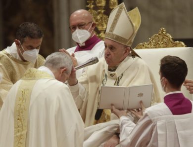 Pope Francis urges new cardinals to imitate Christ's compassionate heart