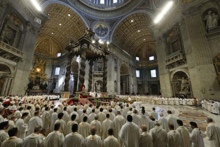 Pope Francis celebrates Holy Thursday chrism Mass in St. Peter’s